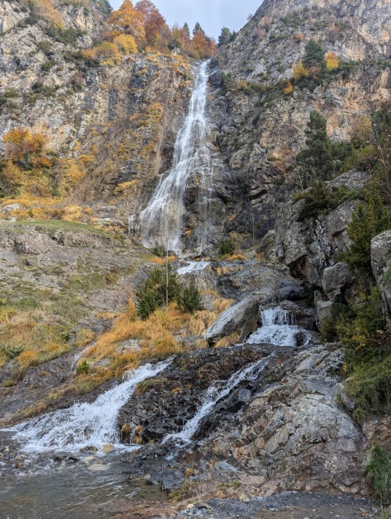 Salto del Pich en el Valle de Bujaruelo durante la ruta a la Cabaña del Vado de Ordiso