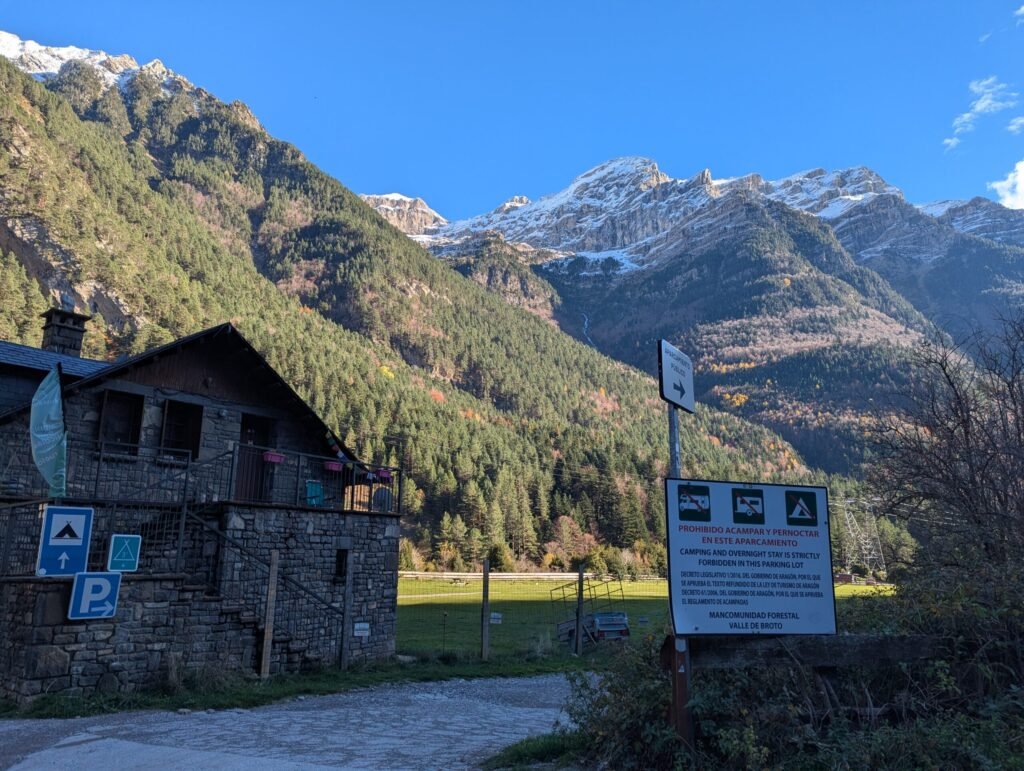 Zona de acampada del camping de Bujaruelo junto a San Nicolás